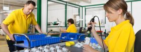 Profesionales de Suto trabajando con caudalímetros