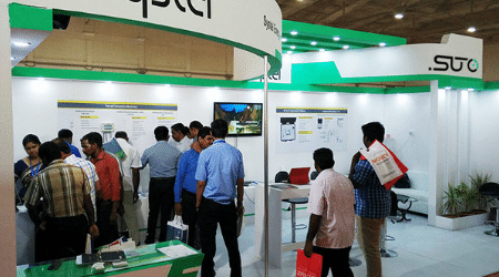 SUTO ITEC durante una exposición en la India